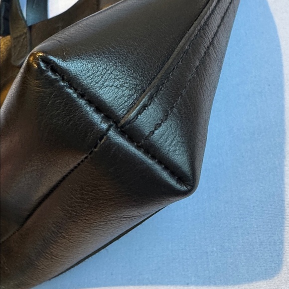 Madewell the small transport crossbody bag in black - Picture 5 of 8